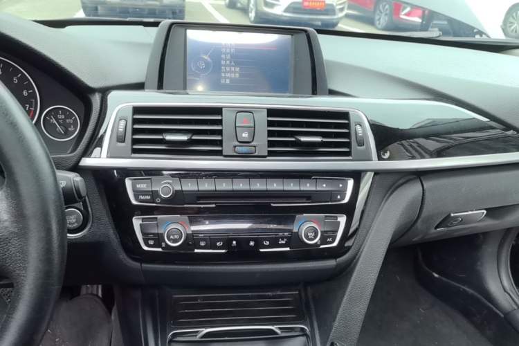 Used BMW 3 Series 2017 320Li Fashion Model Audio And AC Panel