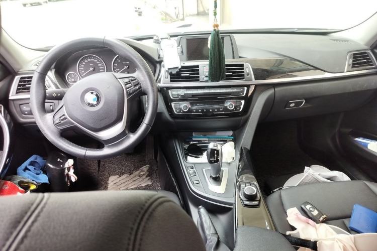 Used BMW 3 Series 2017 320Li Fashion Model Center Console