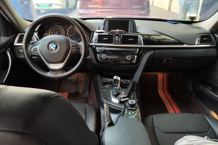Used BMW 3 Series 2017 318Li Fashion Model Center Console