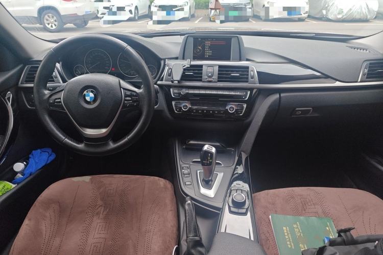 Used BMW 3 Series 2017 318i Fashion Model Center Console