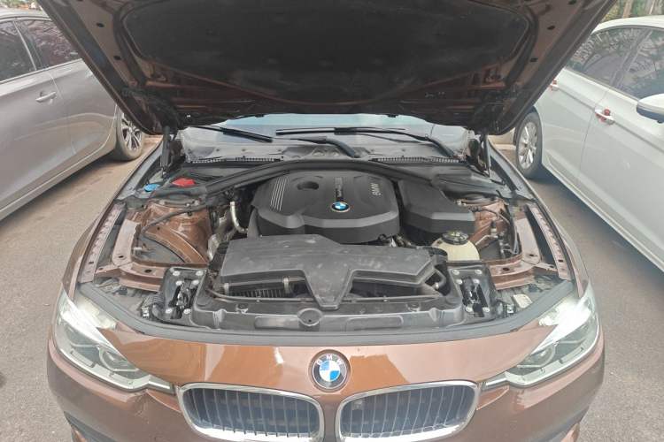 Used BMW 3 Series 2017 318i Fashion Model Engine Bay