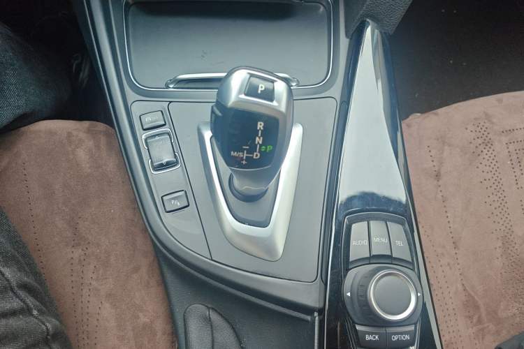 Used BMW 3 Series 2017 318i Fashion Model Gear Lever