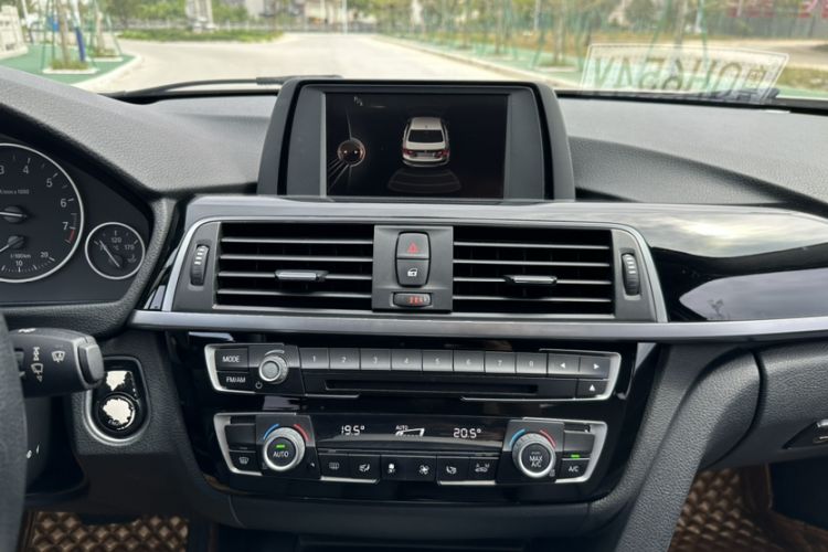 Used BMW 3 Series 2017 320Li Fashion Model Interior 3