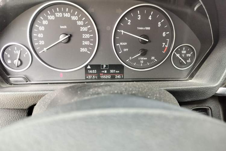 Used BMW 3 Series 2017 320Li Fashion Model Odometer Close Up