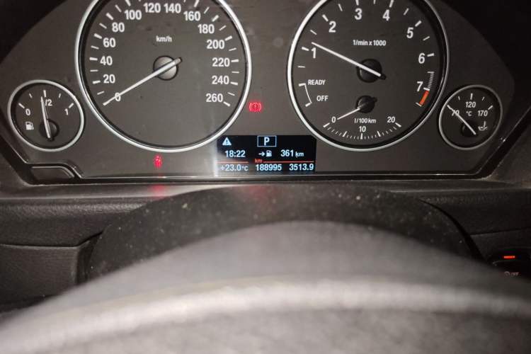 Used BMW 3 Series 2017 320Li Fashion Model Odometer Close Up