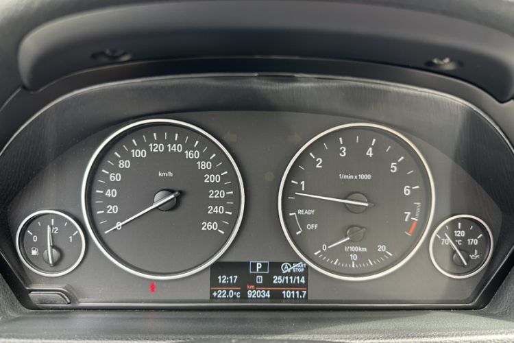 Used BMW 3 Series 2017 320Li Fashion Model Odometer Close Up