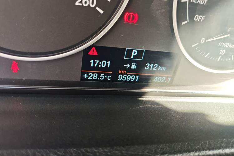 Used BMW 3 Series 2017 320Li Fashion Model Odometer Close Up