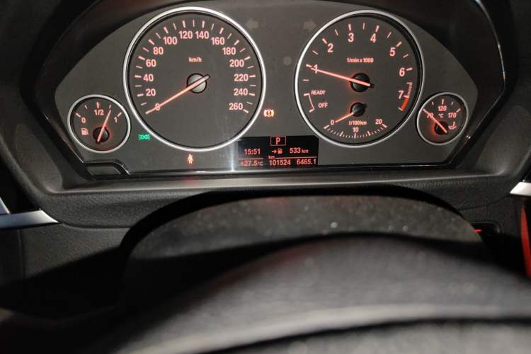Used BMW 3 Series 2017 320Li Fashion Model Odometer Close Up