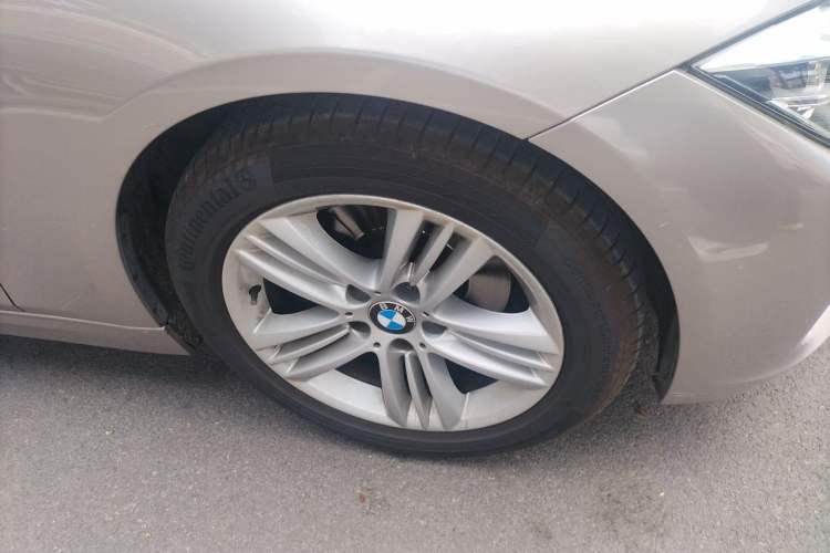 Used BMW 3 Series 2017 320Li Fashion Model Right Front Wheel Hub