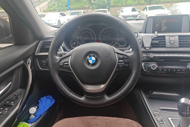Used BMW 3 Series 2017 318i Fashion Model Steering Wheel