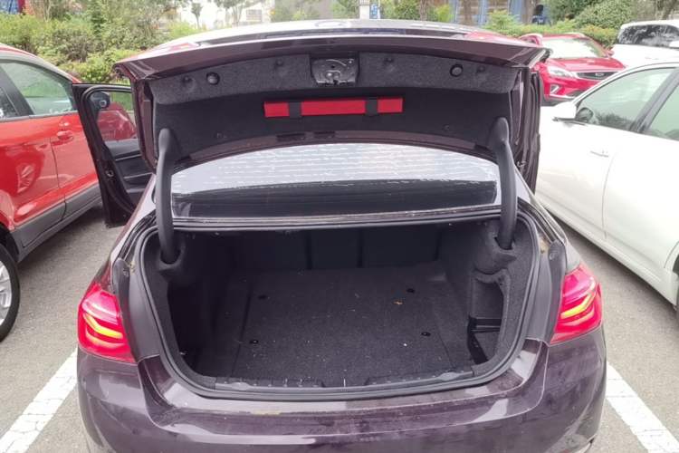 Used BMW 3 Series 2017 320Li Fashion Model Trunk