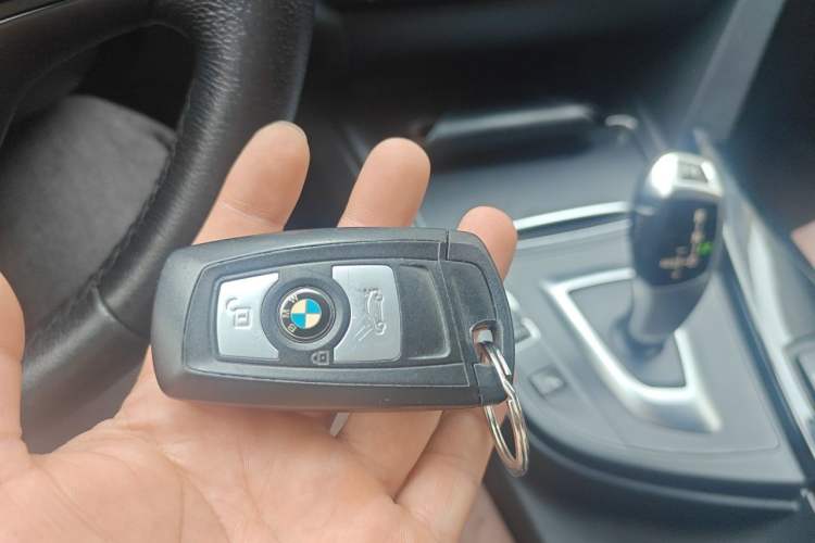 Used BMW 3 Series 2017 318i Fashion Model Vehicle Key