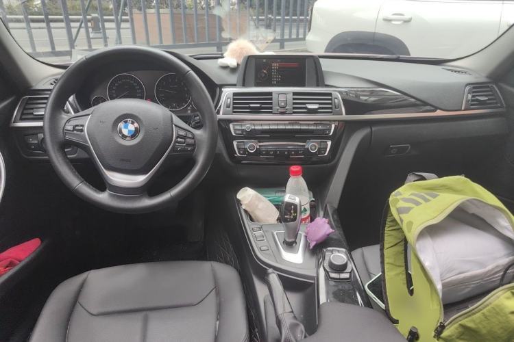 Used BMW 3 Series 2017 318Li Fashion Model Center Console