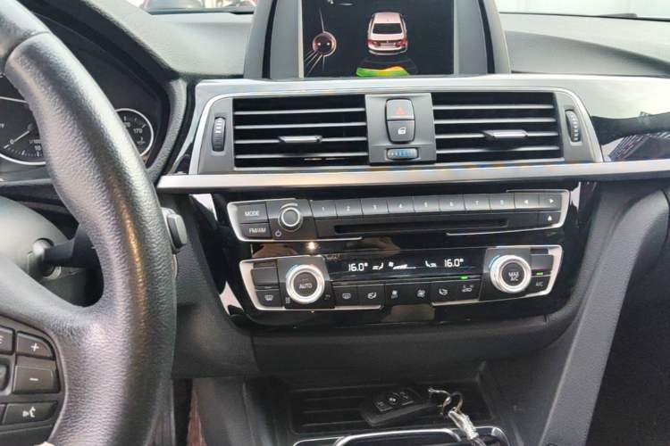 Used BMW 3 Series 2017 320Li Fashion Model Audio And AC Panel