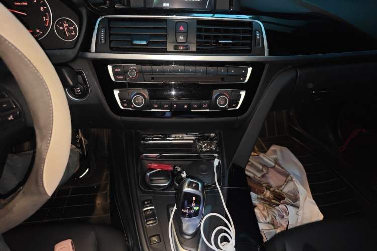 Used BMW 3 Series 2017 320Li Fashion Model Audio And AC Panel