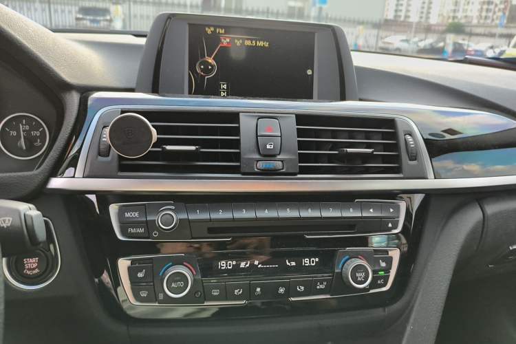 Used BMW 3 Series 2017 320Li Fashion Model Audio And AC Panel