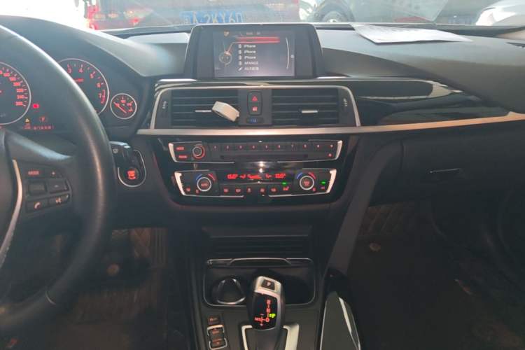Used BMW 3 Series 2017 320Li Fashion Model Audio And AC Panel