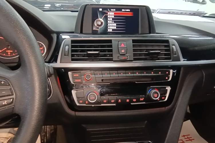 Used BMW 3 Series 2017 320Li Fashion Model Audio And AC Panel