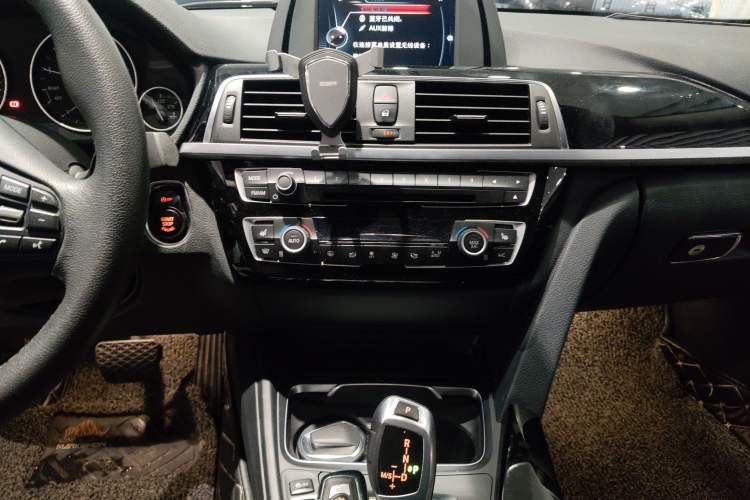 Used BMW 3 Series 2017 320Li Fashion Model Audio And AC Panel