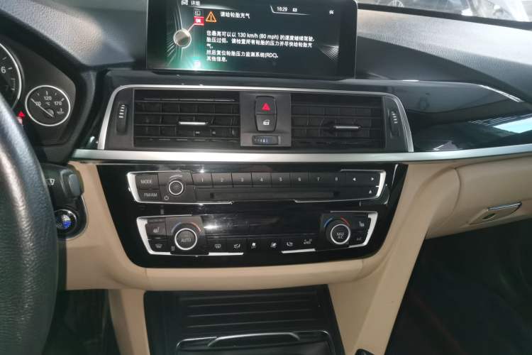 Used BMW 3 Series 2017 320Li xDrive Fashion Model Audio And AC Panel