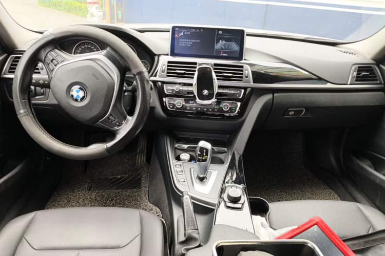 Used BMW 3 Series 2017 318i Fashion Model Center Console