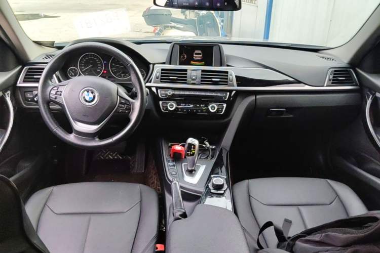 Used BMW 3 Series 2017 320Li Fashion Model Center Console