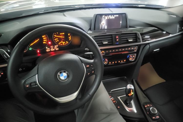 Used BMW 3 Series 2017 320Li Fashion Model Center Console