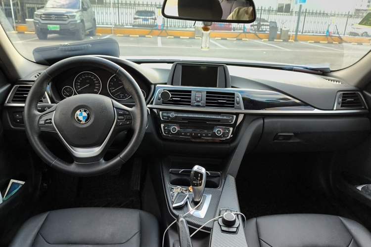 Used BMW 3 Series 2017 320Li Fashion Model Center Console