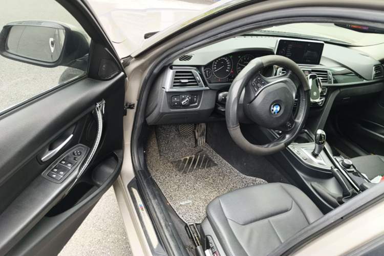 Used BMW 3 Series 2017 318i Fashion Model Driver Seat