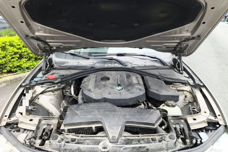 Used BMW 3 Series 2017 318i Fashion Model Engine Bay