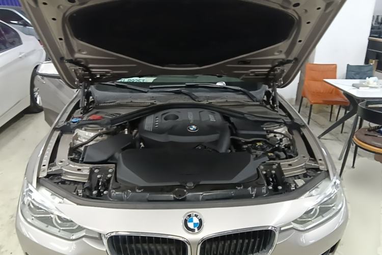 Used BMW 3 Series 2017 320Li Fashion Model Engine Bay