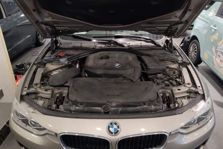 Used BMW 3 Series 2017 320Li Fashion Model Engine Bay