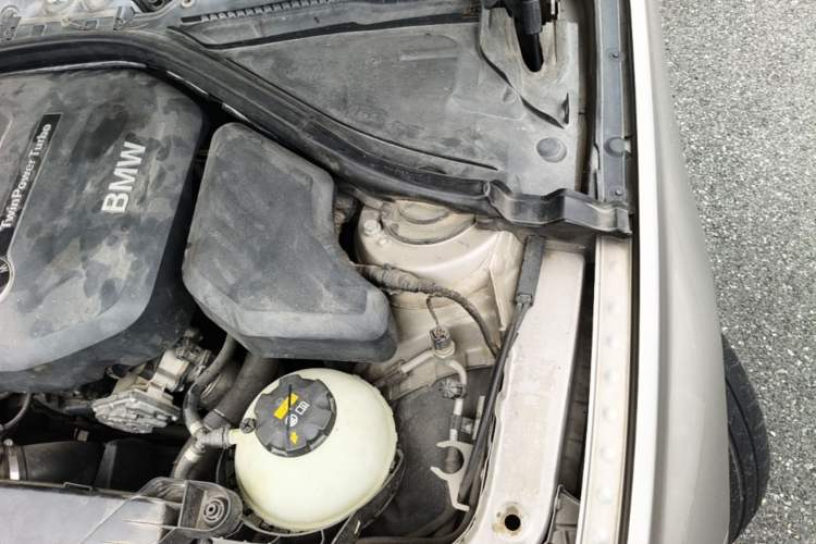 Used BMW 3 Series 2017 318i Fashion Model Engine Bay Left