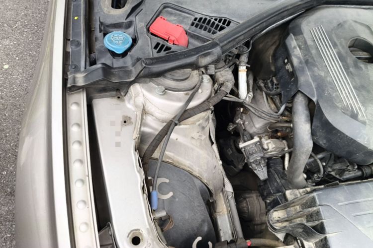 Used BMW 3 Series 2017 318i Fashion Model Engine Bay Right