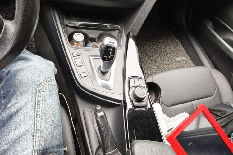 Used BMW 3 Series 2017 318i Fashion Model Gear Lever