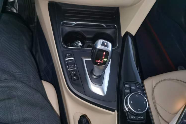 Used BMW 3 Series 2017 320Li xDrive Fashion Model Gear Lever