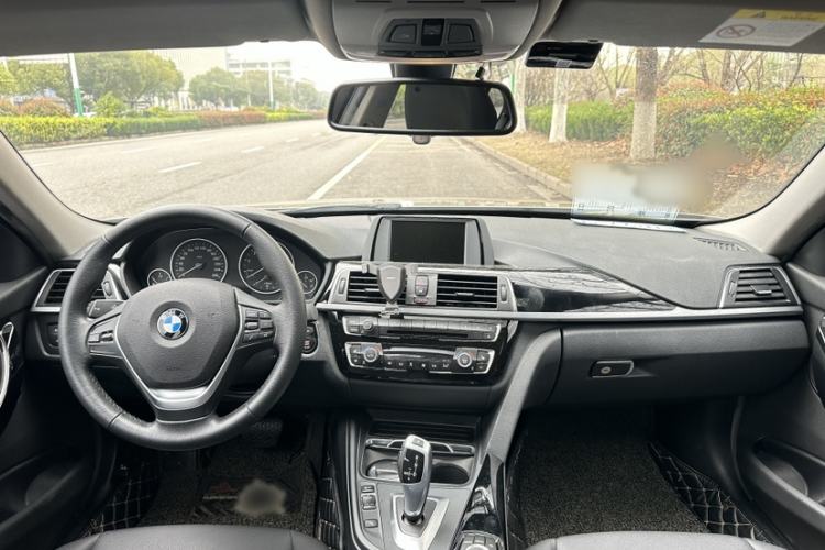 Used BMW 3 Series 2017 320Li Fashion Model Interior 4
