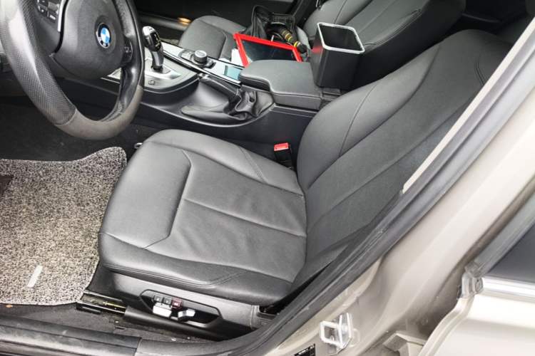 Used BMW 3 Series 2017 318i Fashion Model Left Front Seat