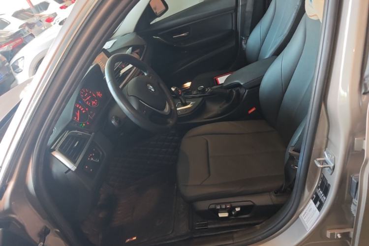 Used BMW 3 Series 2017 320Li Fashion Model Left Front Seat