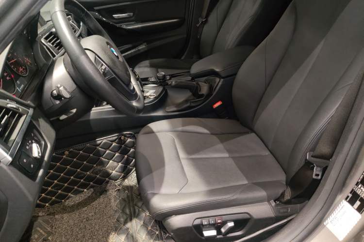 Used BMW 3 Series 2017 320Li Fashion Model Left Front Seat