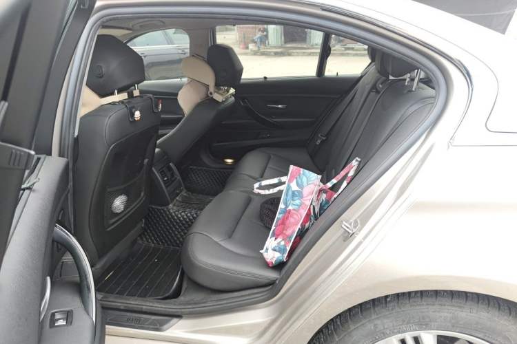 Used BMW 3 Series 2017 320Li Fashion Model Left Rear Seat