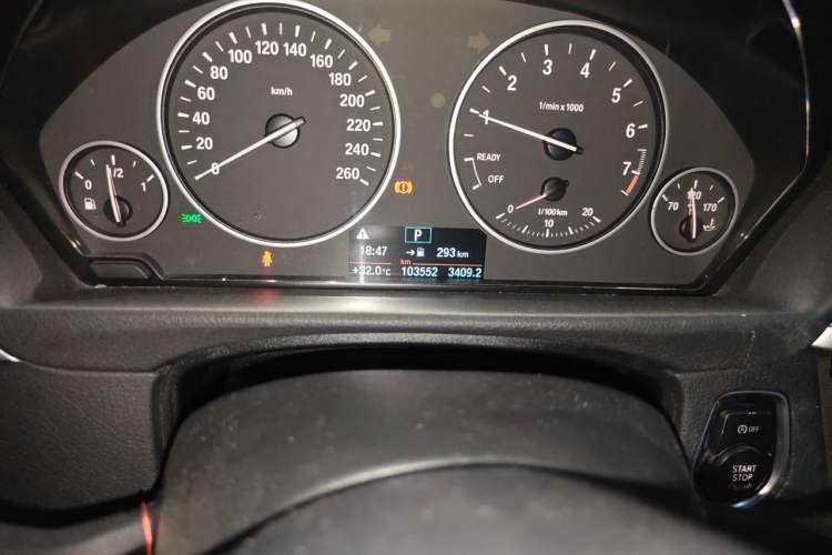 Used BMW 3 Series 2017 320Li Fashion Model Odometer Close Up