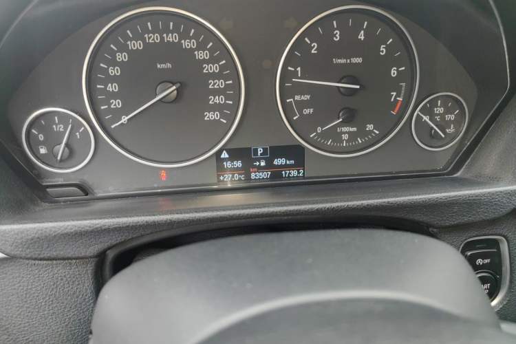 Used BMW 3 Series 2017 320Li Fashion Model Odometer Close Up