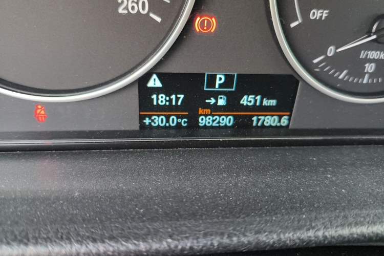 Used BMW 3 Series 2017 320Li Fashion Model Odometer Close Up