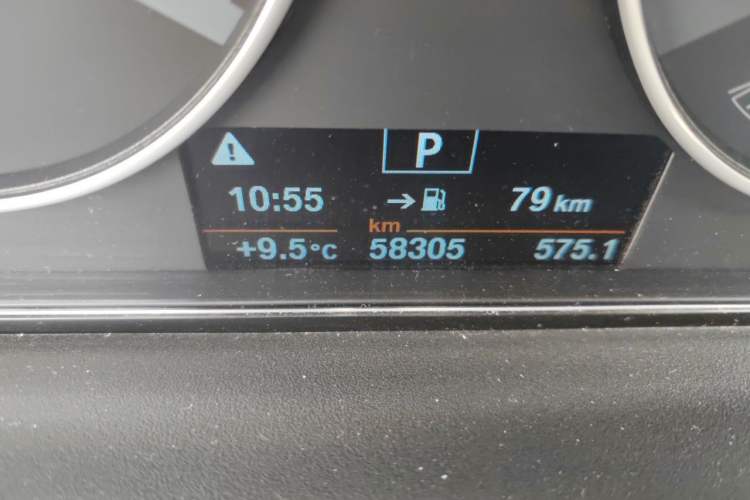 Used BMW 3 Series 2017 320Li Fashion Model Odometer Close Up