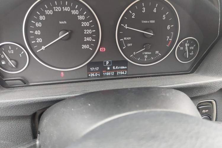 Used BMW 3 Series 2017 320Li Fashion Model Odometer Close Up