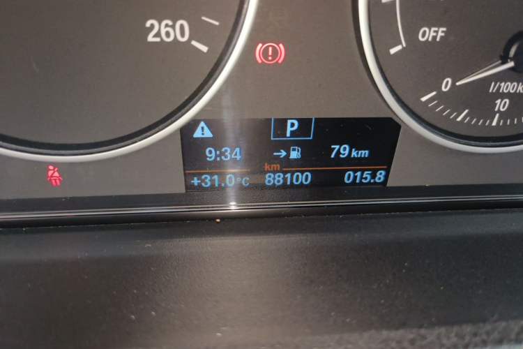 Used BMW 3 Series 2017 320Li Fashion Model Odometer Close Up