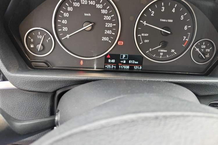 Used BMW 3 Series 2017 320Li Fashion Model Odometer Close Up