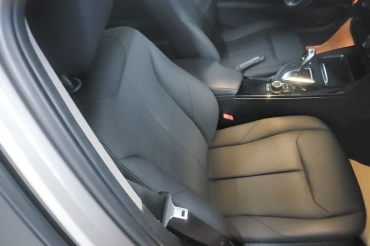 Used BMW 3 Series 2017 320Li Fashion Model Right Front Seat