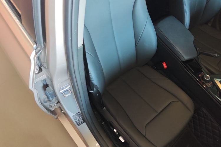 Used BMW 3 Series 2017 320Li Fashion Model Right Front Seat